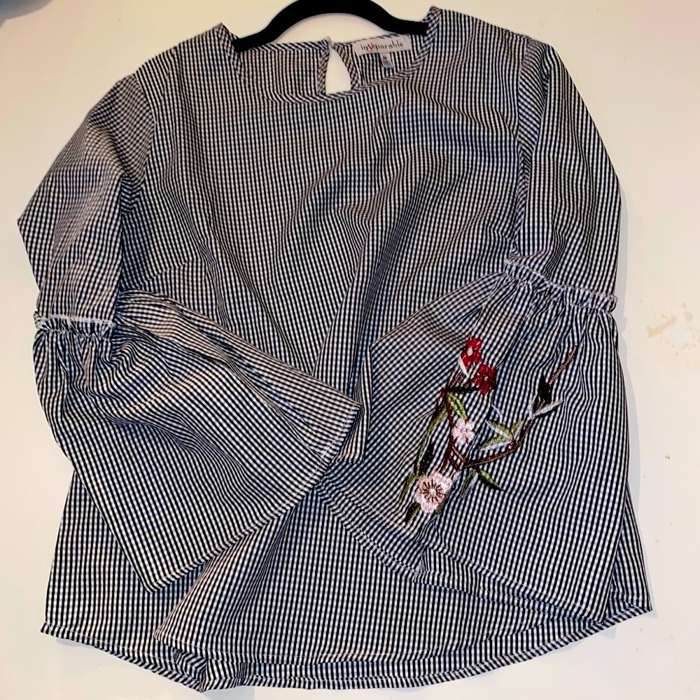 Inseparable, Size medium.